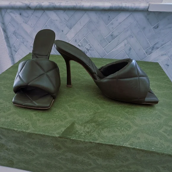 Gorgeous Bottega Veneta Lido Quilted Army Green Heels - Picture 1 of 7
